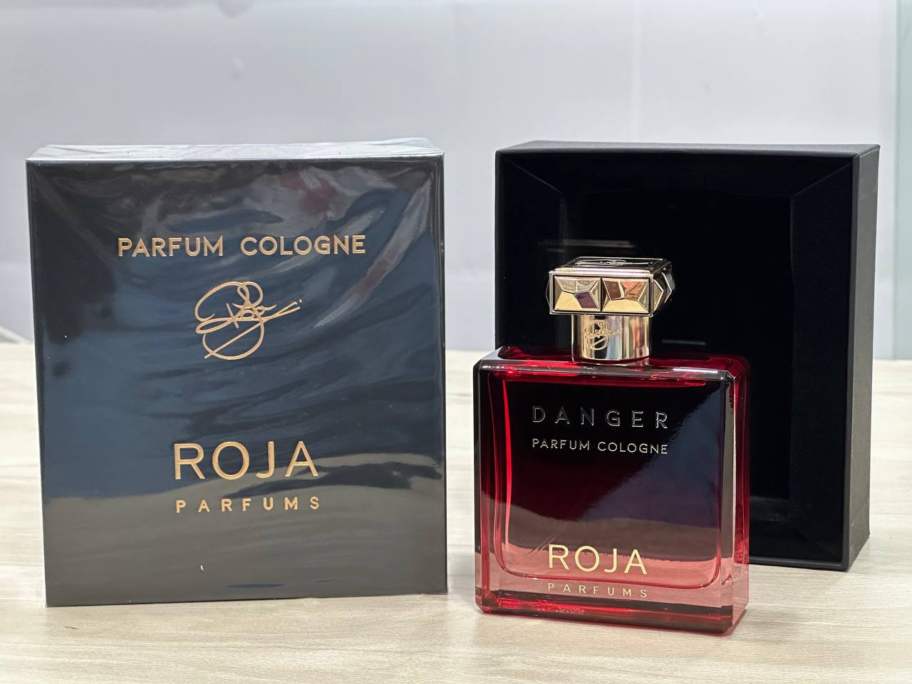 عطر ادکلن روژا داو دنجر پور هوم پارفوم کلون هاردباکس های کپی، ادکلن روژا داو قرمز